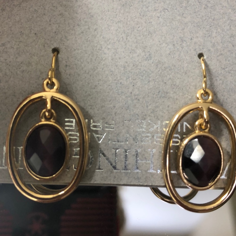 Golden tone earrings with stone